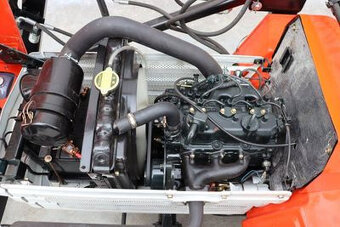 Traktor Kubota B1702 - 10