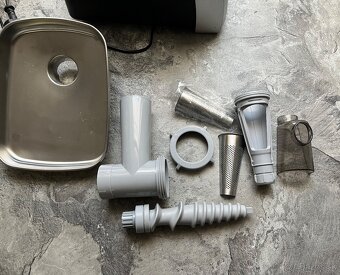 Mlynček na mäso Bosch MFW68660 2200W - 10