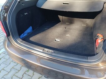 Predám VW Golf VI Variant 1.6 TDI - 10