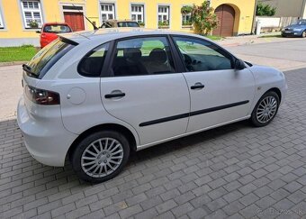 Seat Ibiza 1,2 i benzín manuál 51 kw - 10