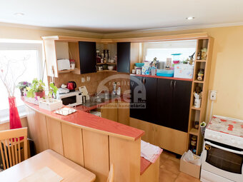 Komerčná budova s 2-izbovým bytom vo Vranove nad Topľou - 10