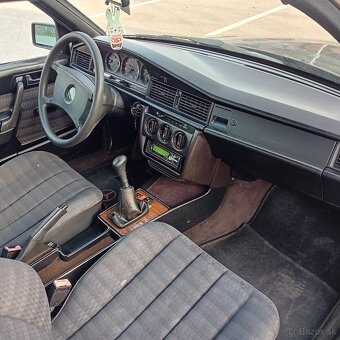 Mercedes-Benz w201 250d - 10
