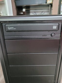 Intel pentium 3,20GHZ, 8 GB RAM, RADEON RX 550, SSD 250GB - 10