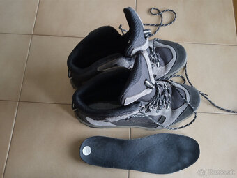 Panska kozena outdoorova obuv Quechua Essensole. - 10