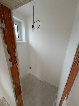 Moderný 4 izbový RD Groisov Dvor v Kostolišti - 10