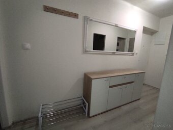 Prenájom 2- izbový byt blízko centra Levice - 10