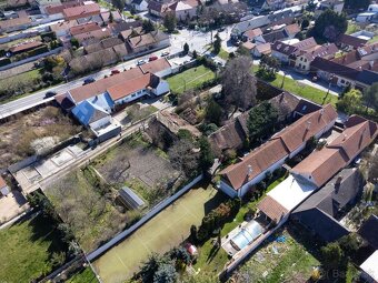 REZERVOVANÉ - Na predaj stavebný pozemok 2183 m2 v centre Zá - 10