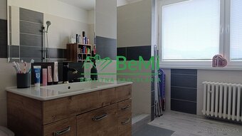 R E Z E R V O V A N Ý Zrekonštruovaný 4-izbový byt v obci S - 10
