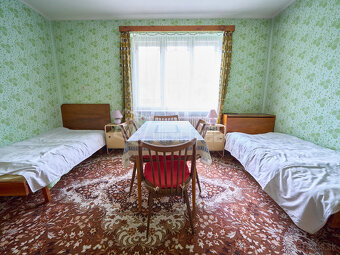 Viacgeneračný rodinný dom s veľkorysým pozemkom - 10