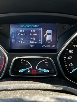 FORD FOCUS SEDAN - 10