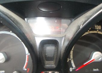 Ford Fiesta 1,2 44 kw perf. stav benzín manuál 44 kw - 10