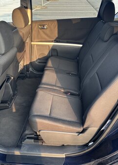 Toyota Corolla Verso - 10