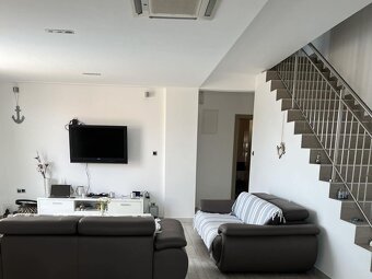 Vila s bazénom len 50 metrov od mora, pri Trogire Chorvátsko - 10