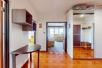 Garáž, 4 izby, 2 loggie a to všetko v samom srdci Dlhých Die - 10