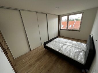 Novozrekonštruovaný zariadený 3 izbový byt v centre Komárna - 10