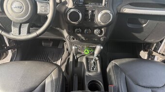 Jeep Wrangler 3.6L V6 VVT Rubicon A/T - 10