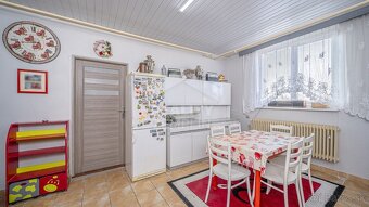 Byty, kancelárie, garáže a pozemok - 10