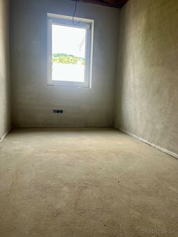 Moderný rodinný dom pod lesom Nitrianske Hrnčiarovce - 10