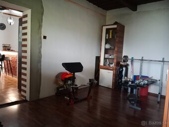 Starší Rodinny Dom + veľký pozemok za domom. Aktuálne. - 10