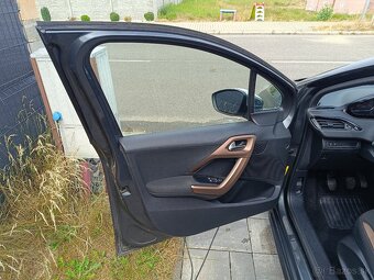 Peugeot 208 1.2 - 10