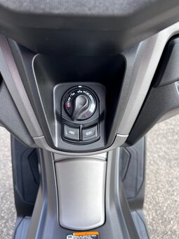 YAMAHA NMAX 125 - 10