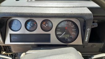 Land Rover Defender 2.5 D 90 kw M5 1.maj 156000km SR - 10
