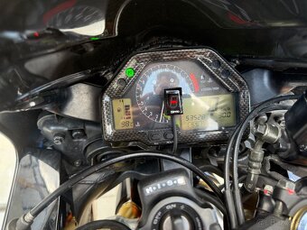 Honda CBR 600rr 2005 - 10