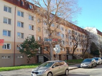 1- IZB byt pri OC TESCO HRON, Latorická. - 10
