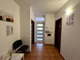 Priestranná kancelária s balkónom - 10
