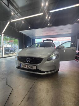 Volvo V40 2.0 benzín, r.v. 2015 - 10