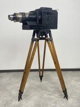 1,Veľký starožitný mechový fotoaparát a Starožitný projektor - 10