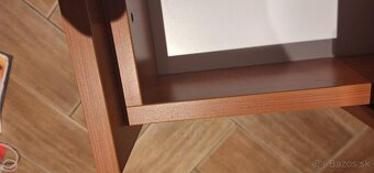 Komoda, vitrína, konferenčný stolík - 10