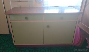 Retro nábytok / kuchyňa : kredenc + truhlica - 10