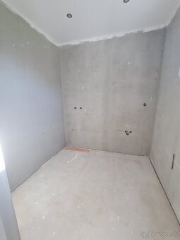 3.izb RD 730m pozemok - 10