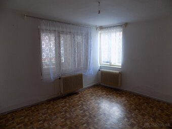 Na predaj starší dom v N. Zámkoch -pozemok 807 m2. - 10