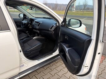Mitsubishi Outlander 2.3 DiD 130kw 4x4 7 míst ČR - 10