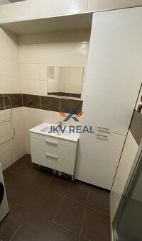 Svetlý, lukratívny, priestranný 2 izbový byt na prenájom v B - 10