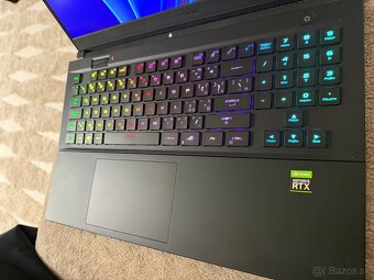 Predam Asus ROG Zephyrus S17 GX703H - 10