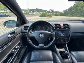 Volkswagen Golf - 10