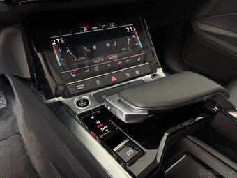 Audi e-tron 55 300KW S-Line Panorama - 10