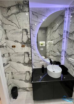 Sarandë - zariadený apartmán, výhľad na more, garážové státi - 10