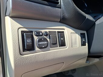 Toyota Avensis Combi 2.2 D-4D Lux - 10