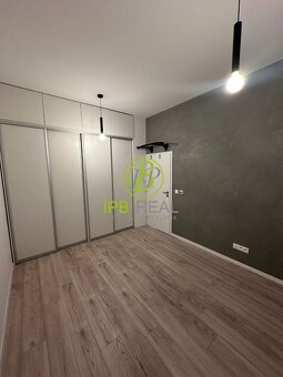 KRÁSNY 3 izb.rodinný dom v slepej uličke s veľkým záhradným  - 10