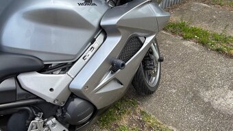 Honda VFR800 - 10