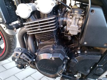 Yamaha FZ400 - 10
