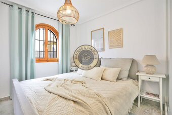 Radový dom 4+kk s terasou, Torrevieja-La Mata, Španielsko - 10
