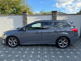 Ford Focus Kombi 2.0 ST Edition Swiss 250PS - 10