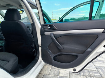 Škoda Octavia Combi 2.0TDI Elegance 2011 - 10