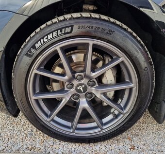 TESLA 3 LONG RANGE DUAL MOTOR AWD / REZERVOVANÉ - 10