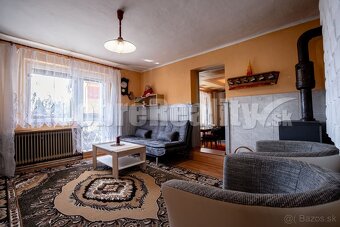 REZERVOVANÝ: Rodinný dom na rekonštrukciu, 147 m2, Beňuš, ok - 10